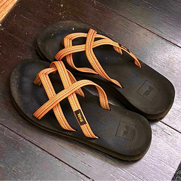 Women’s Teva Flip Flops Size 5 Orange Multicolor/Black PreOwned Good Condition - Picture 3 of 5